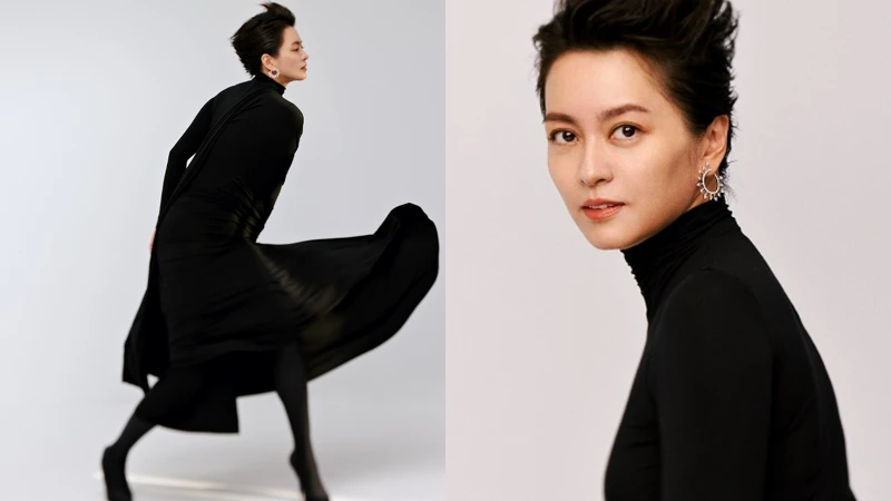 黑色高領長洋裝、黑色褲襪長靴BALENCIAGA 太陽圈型耳環、密鑲頸鍊meteor double finger ring、雷地恩永恆鑽戒 SHEE’S FINE JEWELRY