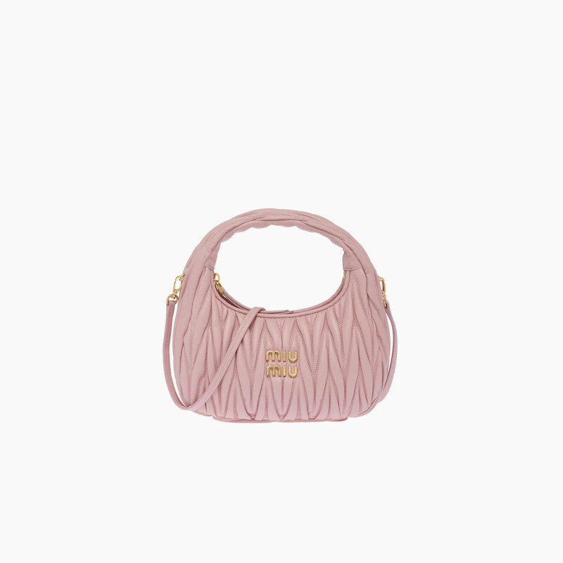 Miu Miu Miu Wander Matelassé納帕軟皮革手提肩背包,NT 76,000 Miu Miu Miu Wander Matelassé納帕軟皮革手提肩背包,NT 76,000