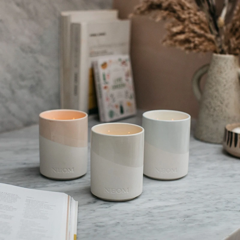 NEOM極緻香氛蠟燭系列情境照。 NEOM極緻香氛蠟燭系列情境照。