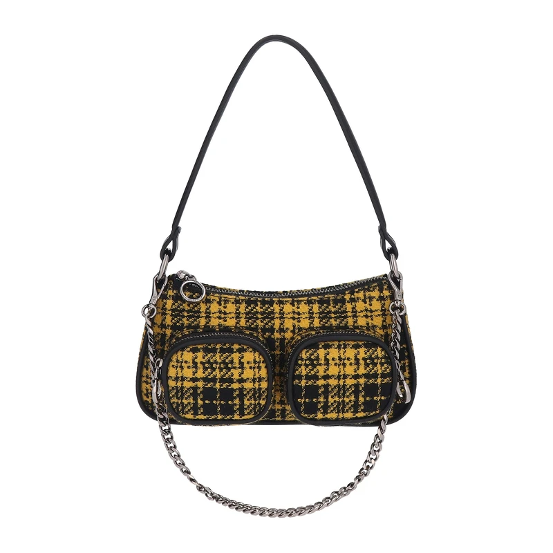 CHARLES & KEITH 格紋拉鍊腋下包，NT2,290。