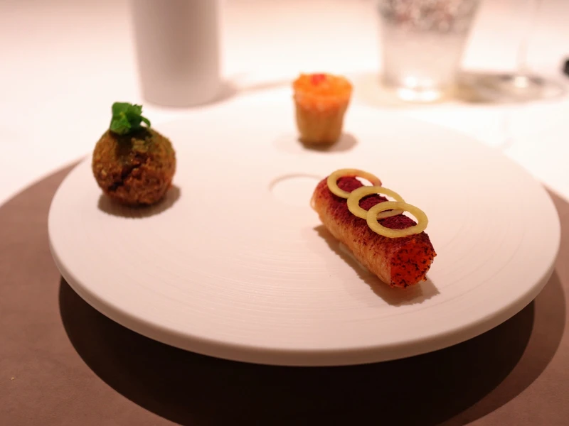 開胃小點以豐富的 Canapé。 開胃小點以豐富的 Canapé。