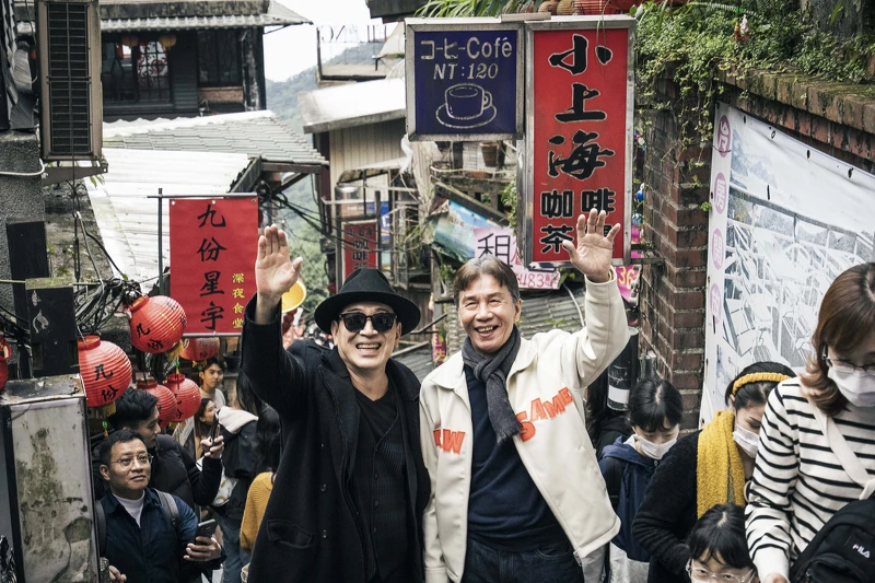 高捷及太保回到九份重遊當年《悲情城市》的拍攝場景 高捷及太保回到九份重遊當年《悲情城市》的拍攝場景