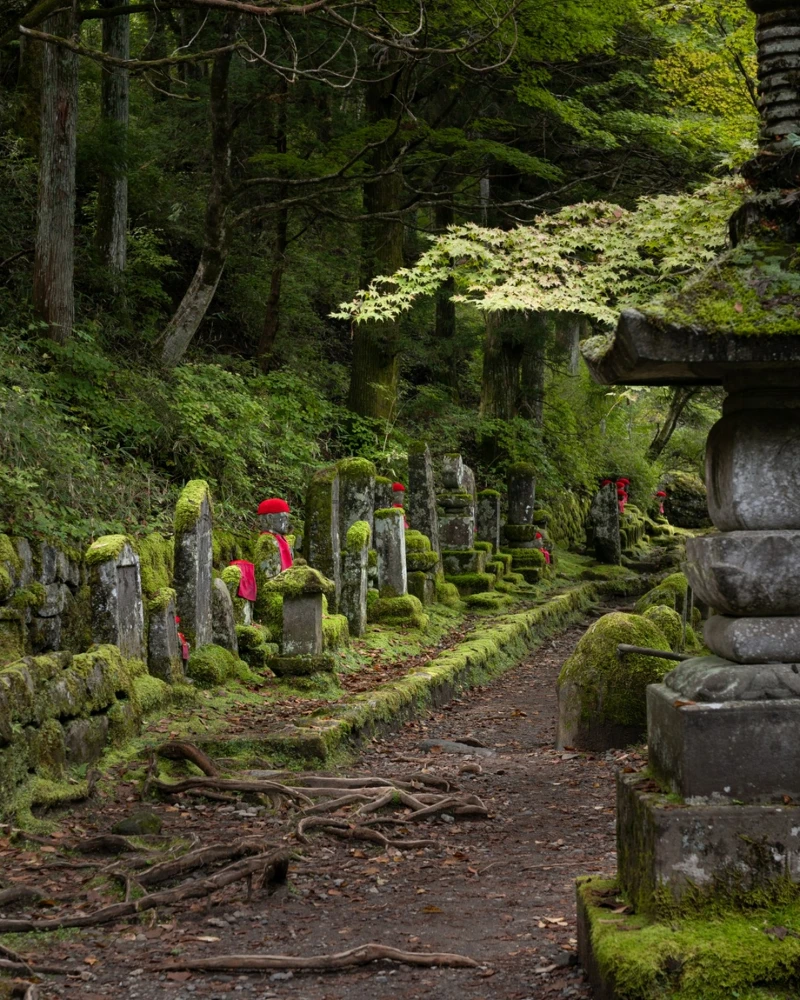 知名景點「憾滿之潭(憾満ヶ淵)」。 知名景點「憾滿之潭(憾満ヶ淵)」。