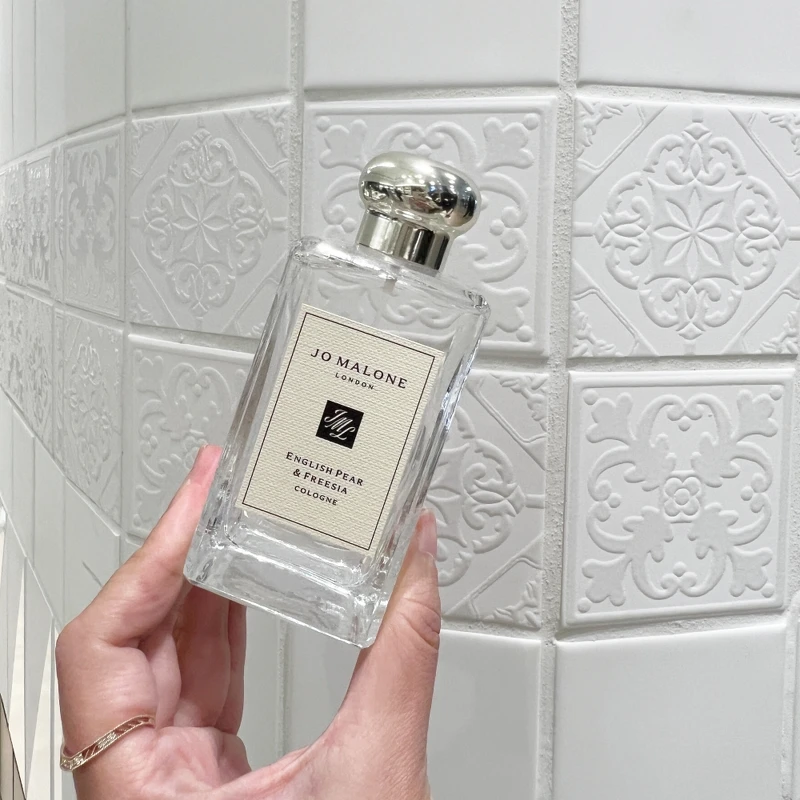 Jo Malone London台北101旗艦店內出現復古花磚。 Jo Malone London台北101旗艦店內出現復古花磚。