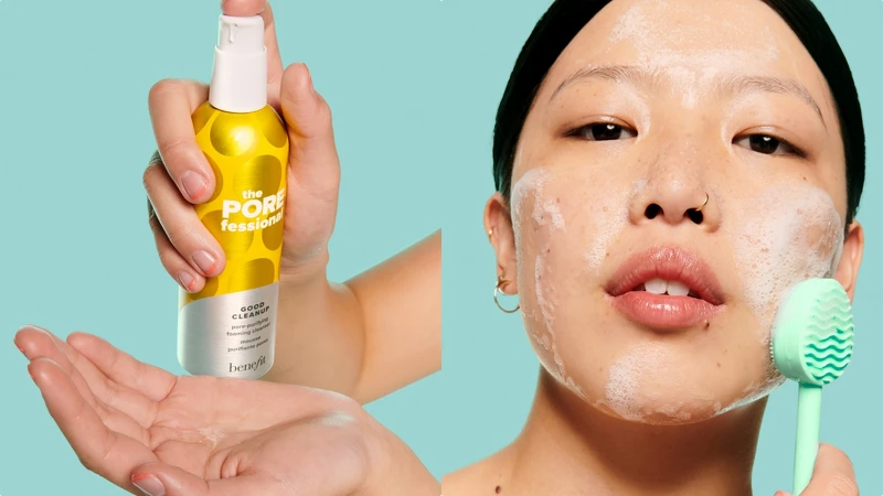 benefit平易淨人毛孔細緻潔顏凝露質地示意。 benefit平易淨人毛孔細緻潔顏凝露質地示意。