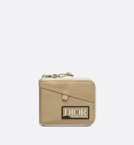 Dior by Mystery Ranch拉鍊錢包,NT 19,000 Dior by Mystery Ranch拉鍊錢包,NT 19,000