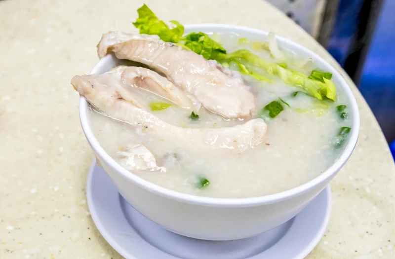 新興棧食家生滾魚腩粥新鮮好滋味讓星級主廚都愛。 圖片提供：香港D阿金