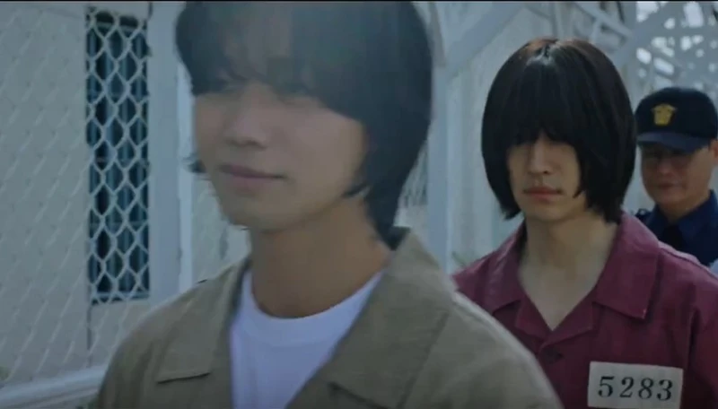 李帝勳囚號5283和計程車車號一致,呼應《偉大的隱藏者》隱藏在獄中 李帝勳囚號5283和計程車車號一致,呼應《偉大的隱藏者》隱藏在獄中