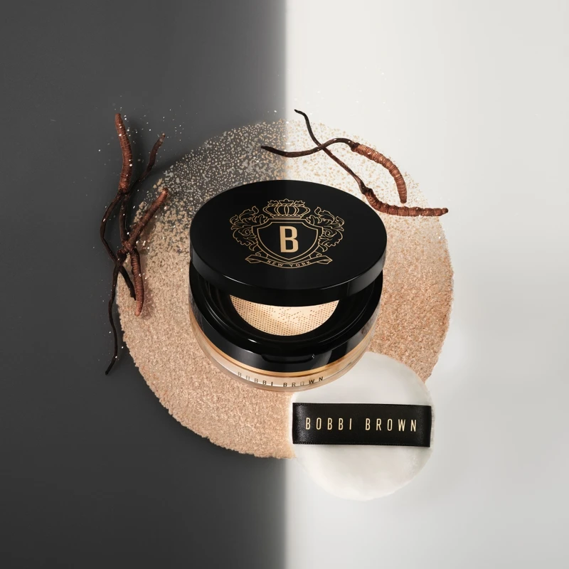 BOBBI BROWN冬蟲夏草奢光蜜粉形象照。 BOBBI BROWN冬蟲夏草奢光蜜粉形象照。
