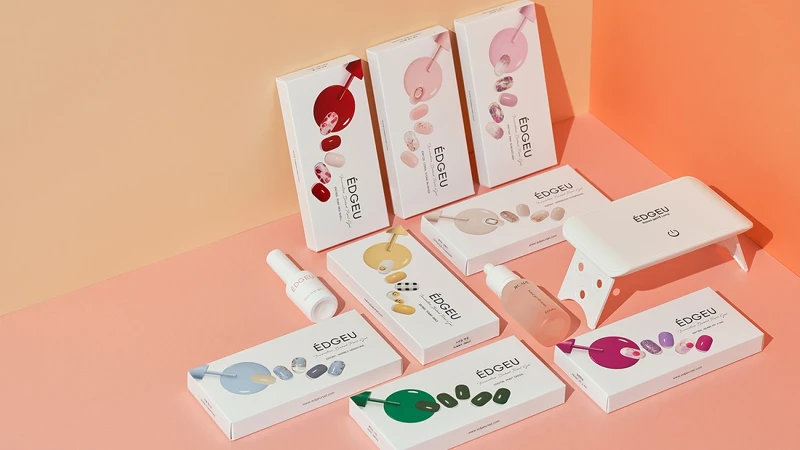 風靡日、韓的EDGEU沙龍凝膠美甲貼，主打簡單三步驟在家自己做美甲。