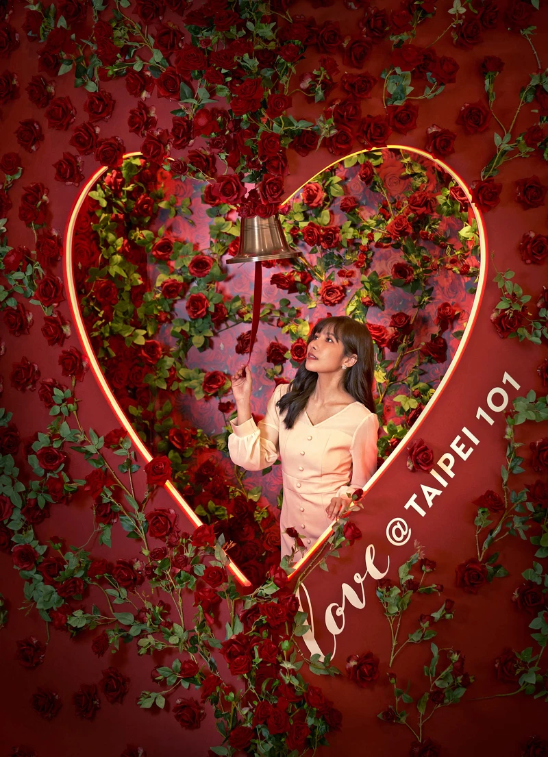 「時尚攝影棚」心形花牆。 「時尚攝影棚」心形花牆。