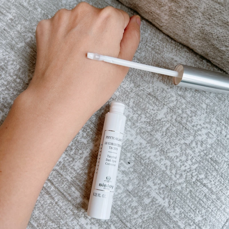 sisley璀璨鑽白激光淨點精華筆實拍。 sisley璀璨鑽白激光淨點精華筆實拍。