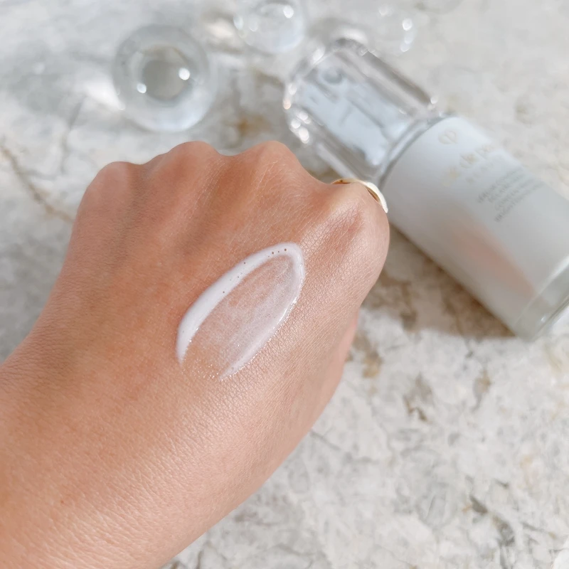 肌膚之鑰激光鑽白菁萃質地。 肌膚之鑰激光鑽白菁萃質地。