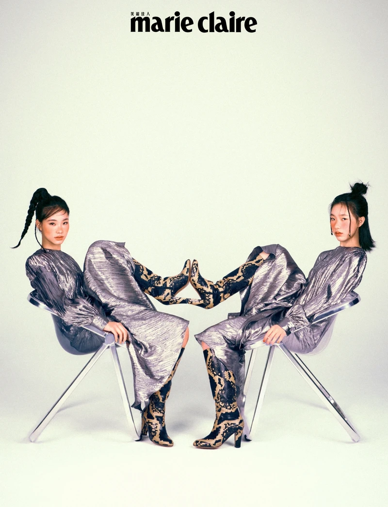 銀色泡泡袖連衣裙、蟒蛇紋中跟靴，both by Gucci。