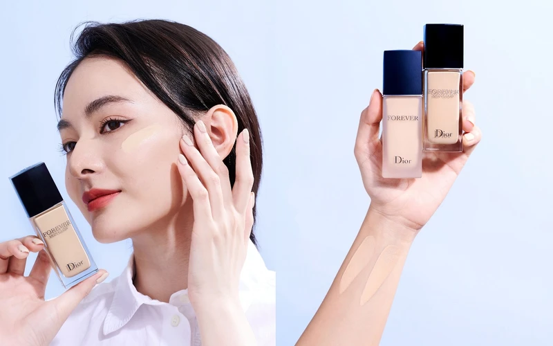 迪奧超完美持久粉底液，絲絨柔霧／奶油柔光，NT$2450。