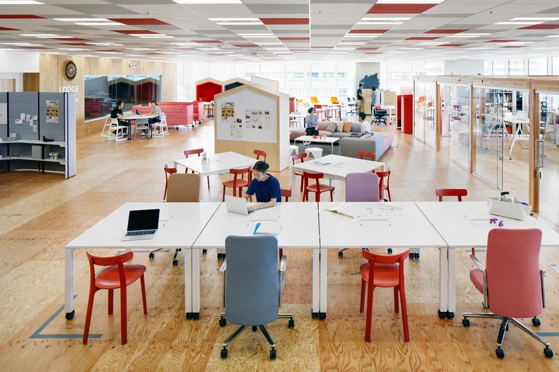 日本Yahoo辦公室,用設計傢俱創造活潑鮮明的空間氛圍。 日本Yahoo辦公室,用設計傢俱創造活潑鮮明的空間氛圍。