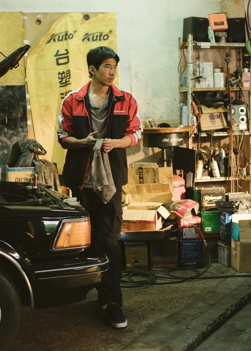 《本日公休》傅孟柏演黑手,本身就懂車,熟悉拆卸輪胎、修水箱 《本日公休》傅孟柏演黑手,本身就懂車,熟悉拆卸輪胎、修水箱