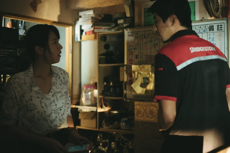 電影《本日公休》修車黑手傅孟柏、小女兒方志友離婚前努力為生活打拼,兩人價值觀不合爭吵 電影《本日公休》修車黑手傅孟柏、小女兒方志友離婚前努力為生活打拼,兩人價值觀不合爭吵