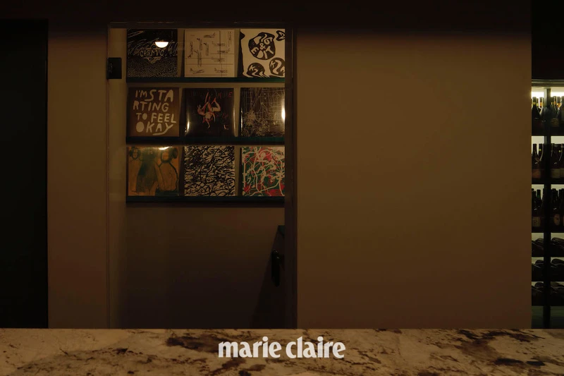 除了音樂工作，熱愛美食的 Toshiya Kawasaki 先生更是黑膠、古董音響和自然酒收藏家，這也促使他在2020年開始經營黑膠酒吧「STUDIO MULE」