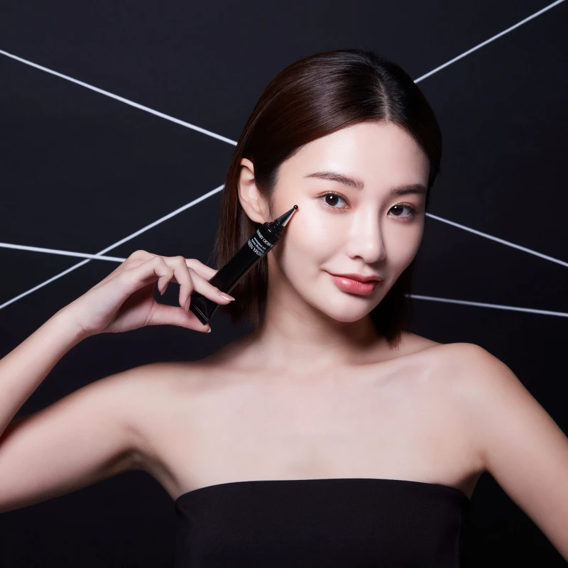 GIORGIO ARMANI黑曜岩新生奇蹟高效眼活萃20ml,NT7,200 GIORGIO ARMANI黑曜岩新生奇蹟高效眼活萃20ml,NT7,200