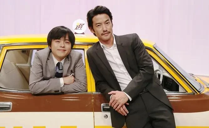 竹野內豐主演的《型男的時光之旅(素敵な選TAXI)》為他擔綱編劇出道作品。 竹野內豐主演的《型男的時光之旅(素敵な選TAXI)》為他擔綱編劇出道作品。