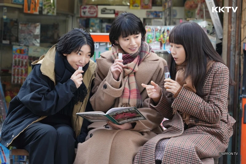 飾演摯友的夏帆(中)、木南晴夏(左),木南晴夏即是千秋王子玉木宏的妻子。 飾演摯友的夏帆(中)、木南晴夏(左),木南晴夏即是千秋王子玉木宏的妻子。