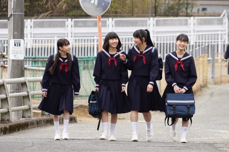 麻美與死黨姐妹們。 麻美與死黨姐妹們。