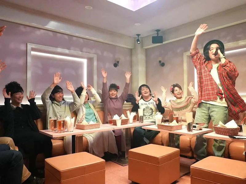 成年禮的 KTV 聚會。 成年禮的 KTV 聚會。