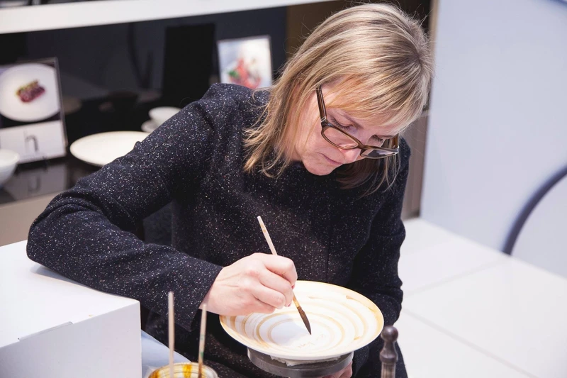 hering berlin 近年提倡「讓藝術走進生活」的理念,製作了許多精美的藝術餐盤。 hering berlin 近年提倡「讓藝術走進生活」的理念,製作了許多精美的藝術餐盤。