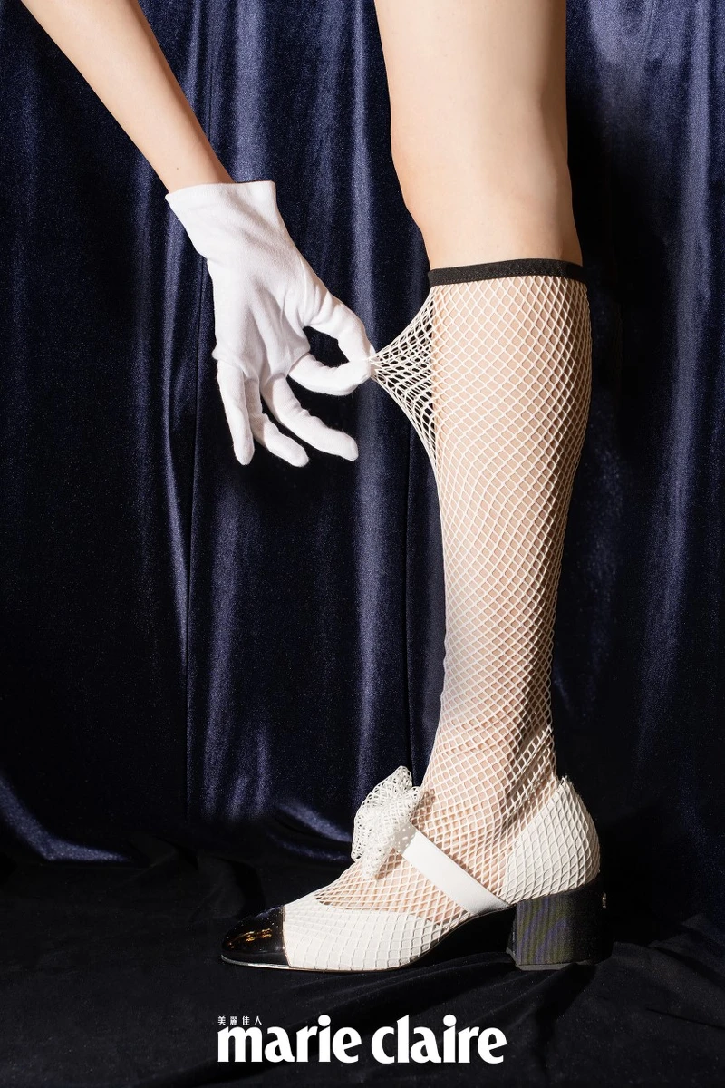 白色蝴蝶結網狀長靴,CHANEL。 白色蝴蝶結網狀長靴,CHANEL。