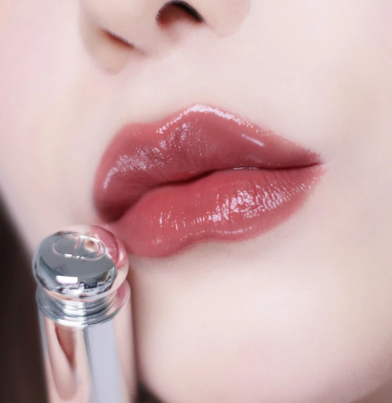 迪奧癮誘唇膏 #652 山茶玫瑰 售價NT$1500 迪奧癮誘唇膏 #652 山茶玫瑰 售價NT$1500