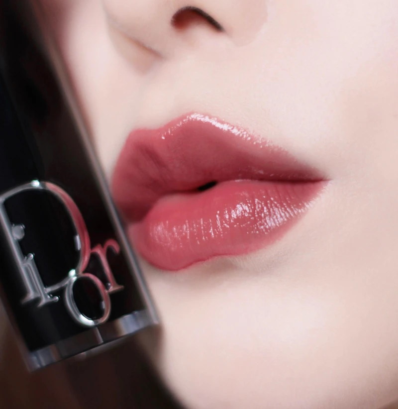 迪奧癮誘唇膏 #463 蜜桃玫粉 售價NT$1500 迪奧癮誘唇膏 #463 蜜桃玫粉 售價NT$1500