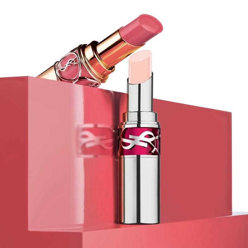 YSL 2023情挑唇膏系列熱吻蜜桃色選情境圖。