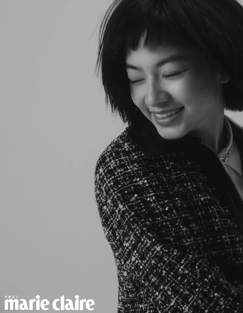 粉彩粗花呢西裝外套、真絲混紡襯衫、粉彩粗花呢短裙，all by MAX&C。