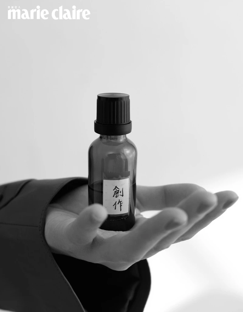 紅色皮革風衣,by Tod’s。 紅色皮革風衣,by Tod’s。