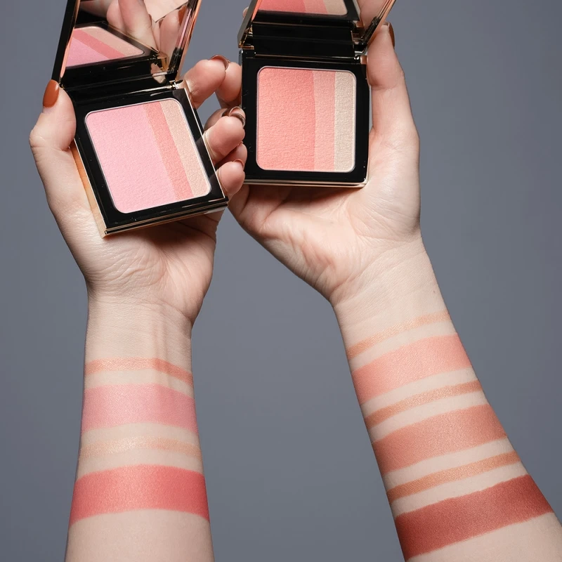 Bobbi Brown金緻漸層絢光腮紅手部試色，左邊由上至下# Blushed Pink、# Blushed Coral，(右)由上至下# Blushed Peach、# Blushed Bronze、# Blushed Burgundy。