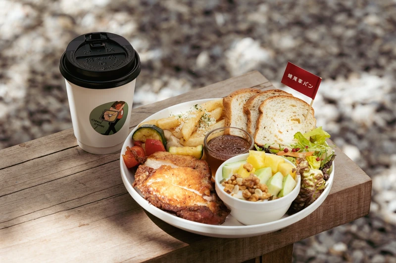 Corner Square 咫尺角落選用蜷尾家パン的黑橄欖麵包,作為早午餐中的主食搭配。 Corner Square 咫尺角落選用蜷尾家パン的黑橄欖麵包,作為早午餐中的主食搭配。