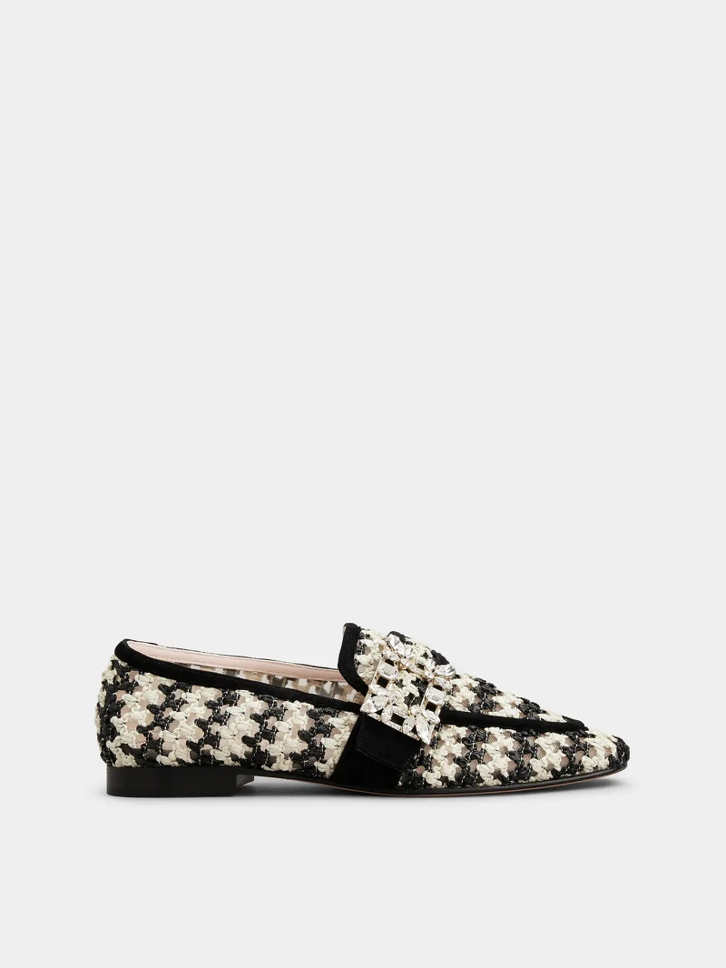 Roger Vivier 拼接鑽扣草編樂福協,NT53,000。 Roger Vivier 拼接鑽扣草編樂福協,NT53,000。