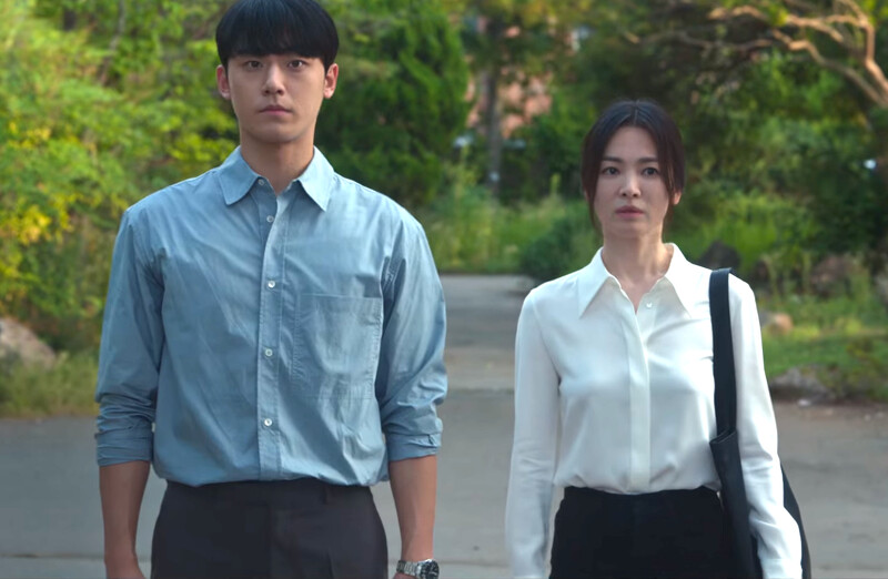 朱醫生與同珢走向另一個監獄