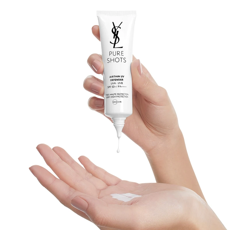 YSL極效活萃輕盈UV防曬凝露SPF 50+/PA++++質地示意。 YSL極效活萃輕盈UV防曬凝露SPF 50+/PA++++質地示意。