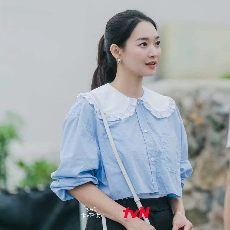 荷葉邊圓領襯衫也是一個不錯的上班族襯衫選擇