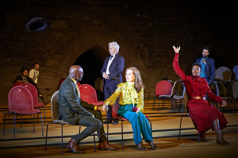 2021《櫻桃園》演出劇照©Christophe Raynaud de Lage／Festival d’Avignon