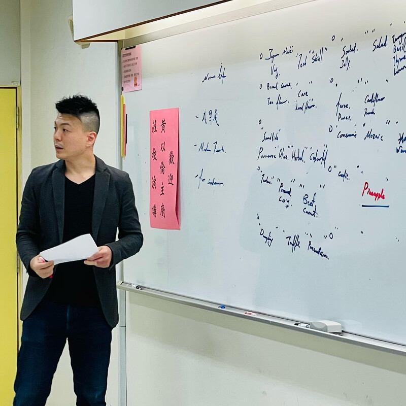 兩年期間也進修增加關於咖啡、茶、酒的相關知識。 兩年期間也進修增加關於咖啡、茶、酒的相關知識。