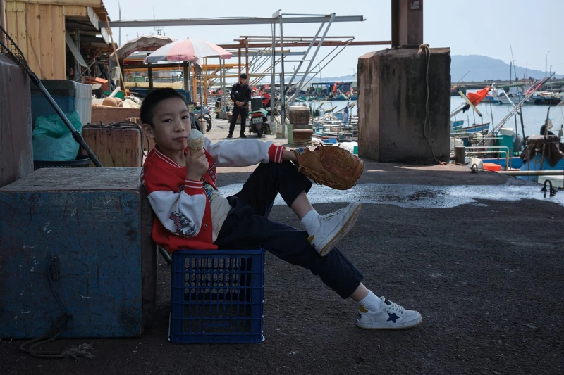 兒童演員謝以樂渾然天成的演技,刻劃著片中孩子時而純真時而成熟的靈動模樣。 兒童演員謝以樂渾然天成的演技,刻劃著片中孩子時而純真時而成熟的靈動模樣。