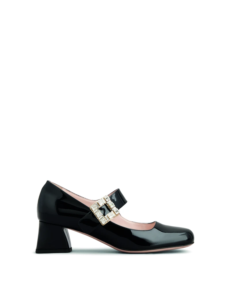 Roger Vivier Tres Vivier 黑色漆皮鑽飾跟鞋，NT58,900。