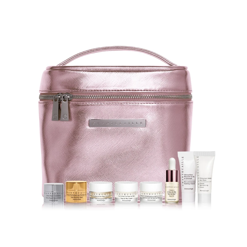 【金緻粉妍八件組】內容包含：花妍泡沫潔面乳 8g、花妍調理保濕霜 8ml、花妍保濕修護面膜 5ml、極緻純金賦活乳霜 5ml、五月玫瑰花妍乳霜 5ml、五月玫瑰花妍極萃精華油 4ml、極緻純金賦活面膜5ml、鑽石級眼霜 升級版3ml、玫瑰方形化妝包，價值NT$8,193。