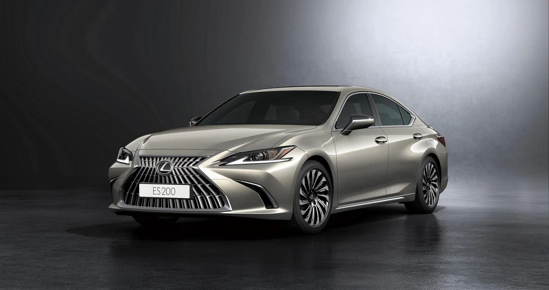 新光三越台中中港店推出扣100點skm points抽價值195萬「LEXUS ES 200頂級版」。