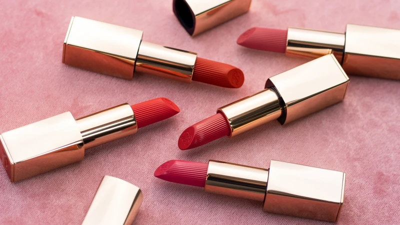 雅詩蘭黛2023年絕美奢潤精萃唇膏。