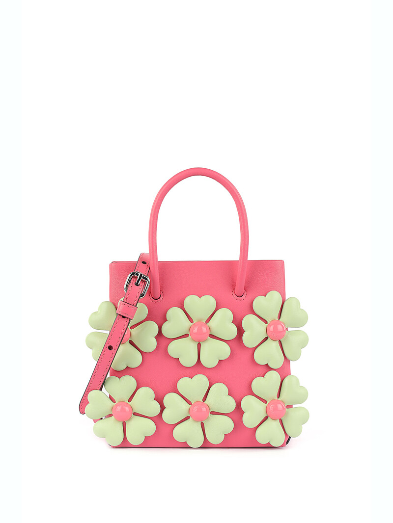 MOSCHINO,NT33,300。 MOSCHINO,NT33,300。