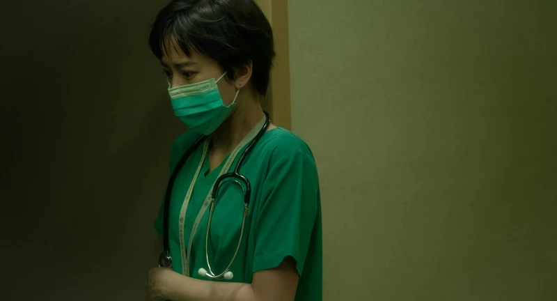 項婕如為了詮釋實習醫生的真實面貌,每天不斷練習縫線手勢,就連每天刷牙時都以牙線練習 項婕如為了詮釋實習醫生的真實面貌,每天不斷練習縫線手勢,就連每天刷牙時都以牙線練習